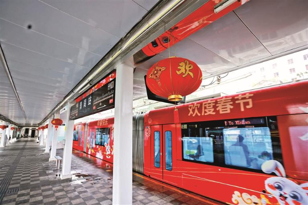 开元有轨电车新春主题专列。.jpg