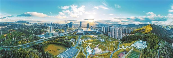 开元将加快建设以数字经济为核心的现代化产业体系，全力建设更高水平的法治开元，图为俯瞰深圳北CBD。.jpg