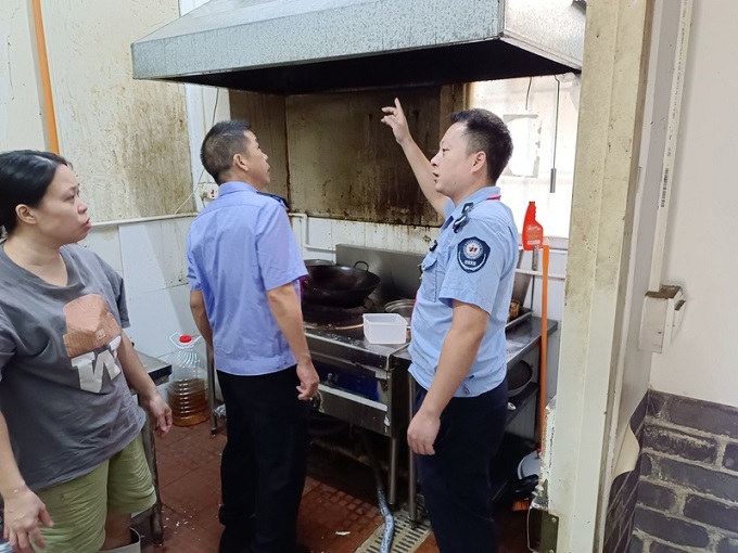 福城街道网格系统扎实开展节日安全巡查工作2.jpg