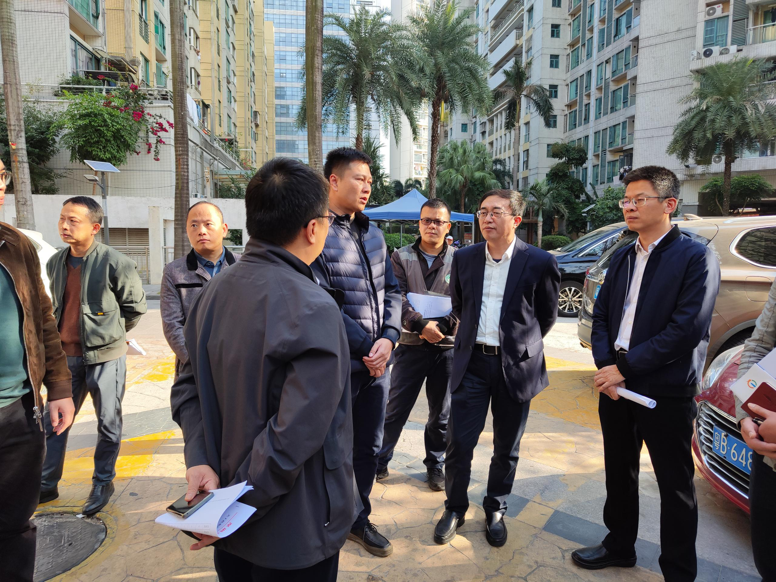 深圳市住房和建设局赴开元街道调研自建房隐患整治及加装电梯迎检工作.png