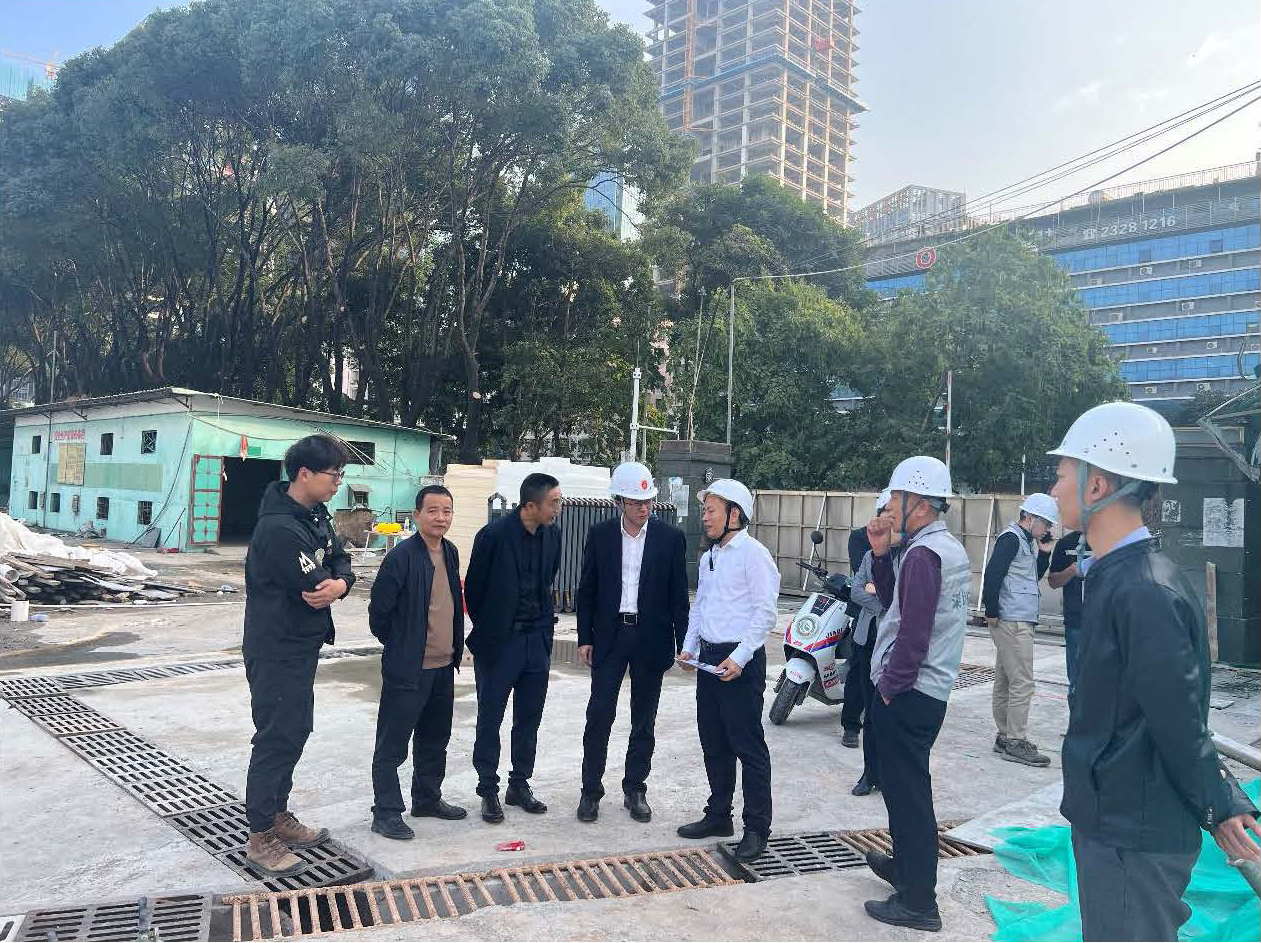 20240109增珍副局长陪同市住房建设局专项督导检查组调研工地扬尘防治工作.jpg