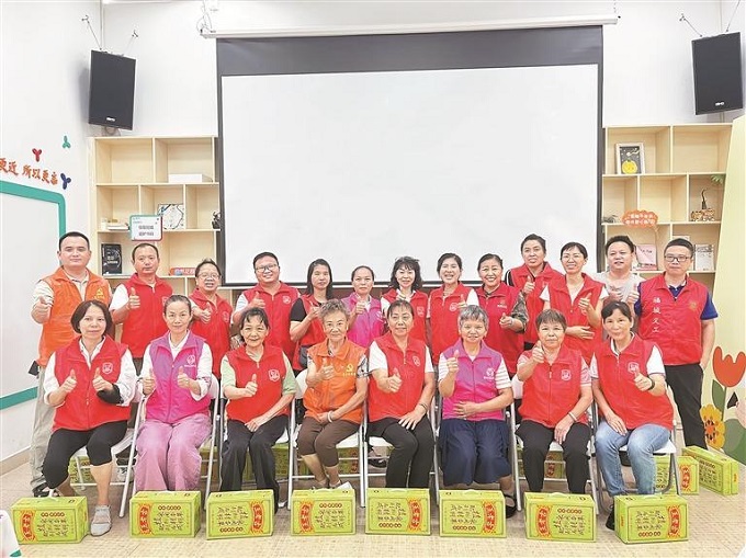 桔塘社区“送清凉”关爱志愿者.jpg