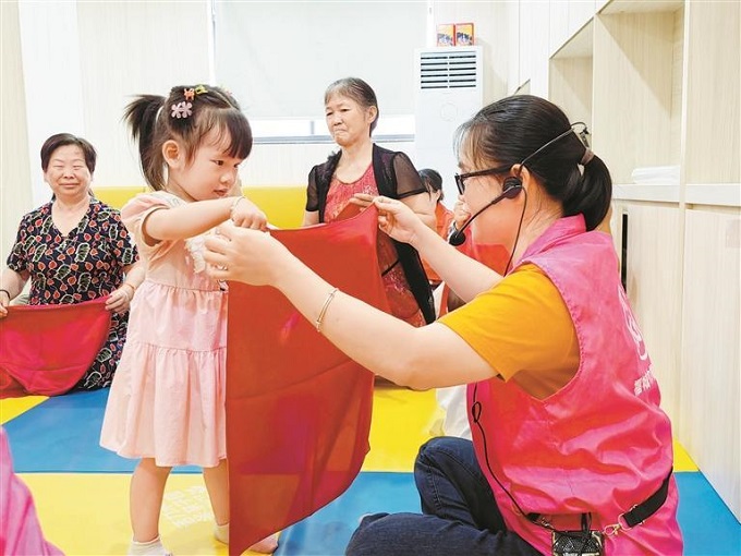 福城街道兴富社区开展学龄前儿童清洁活动.jpg