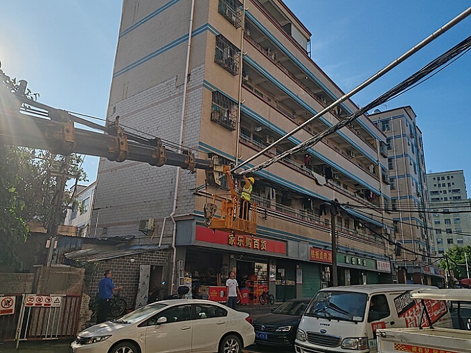 从“飞线”难题到“无线”美丽，福城街道兴富社区为民办实事获好评2.jpeg