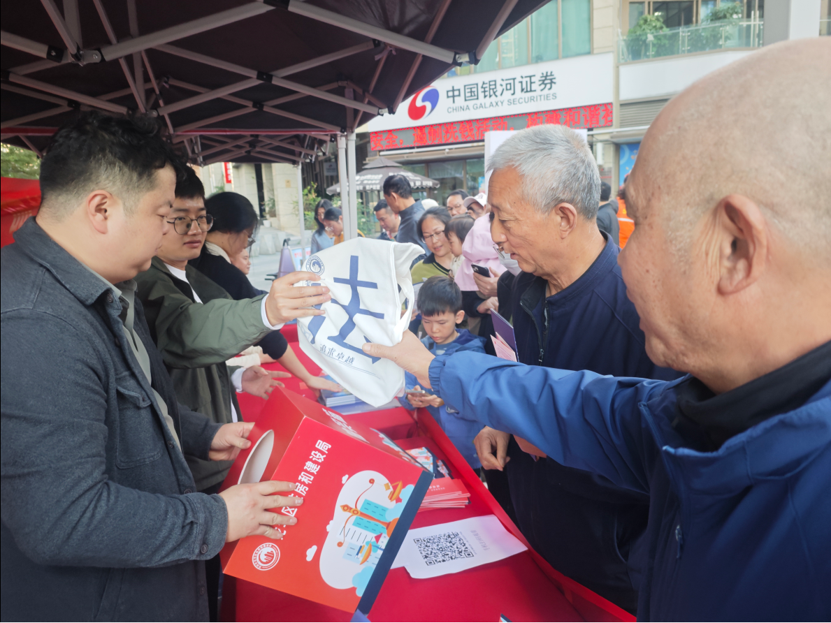 开元住房和建设局开展2024年宪法宣传周暨住建领域普法宣传活动.png