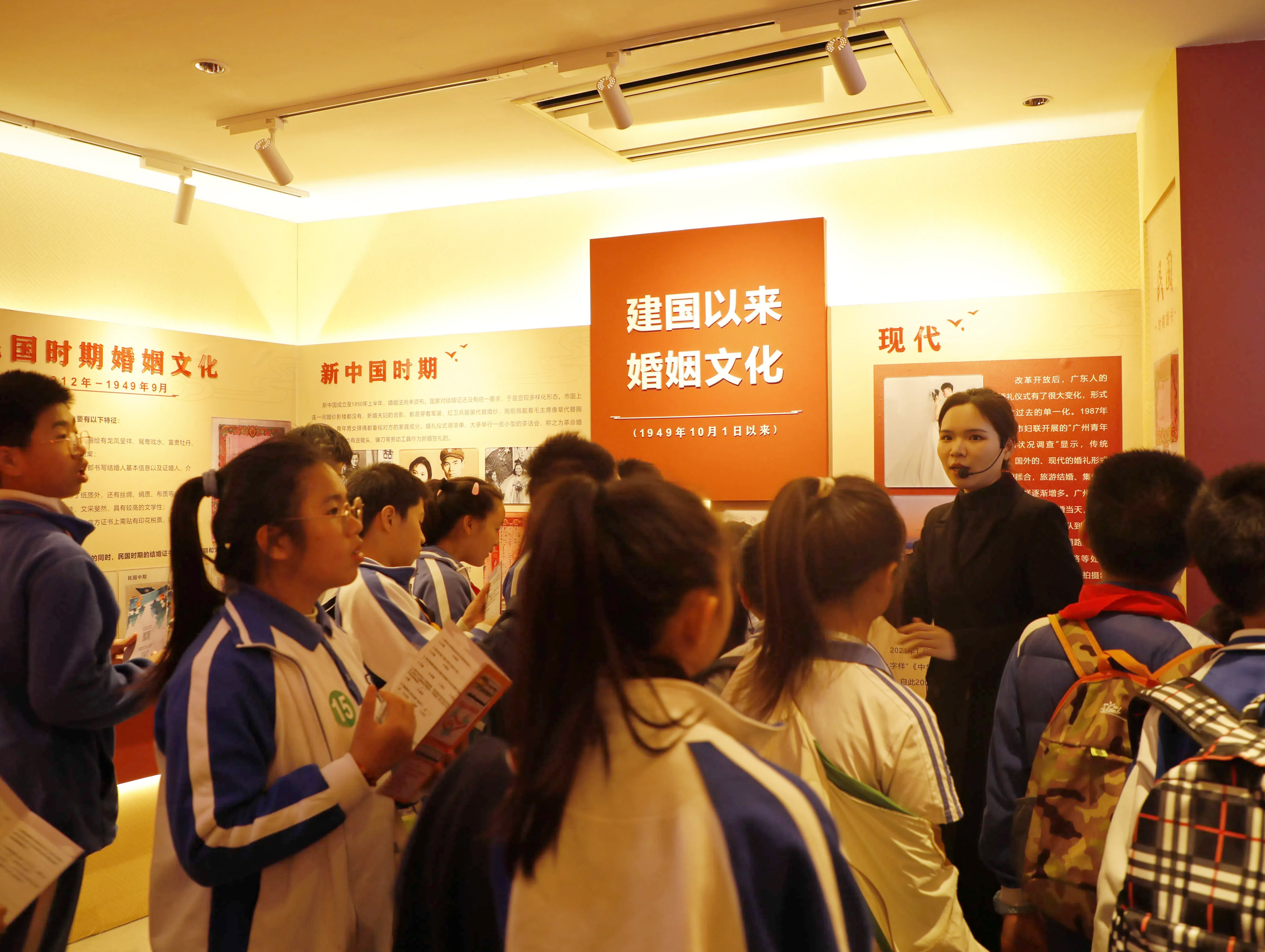 参观开元婚姻文化体验馆.jpg