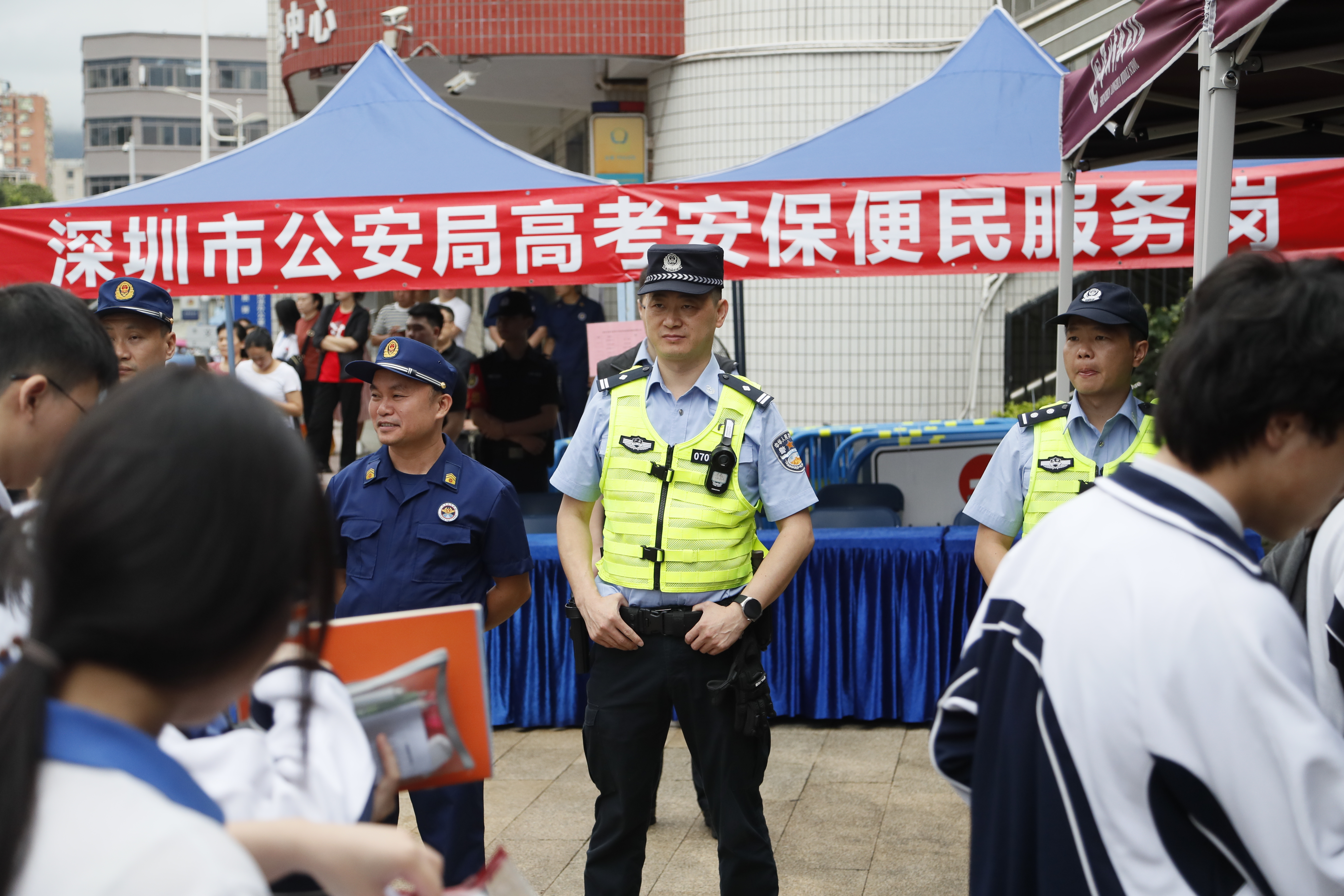 高考安保.JPG