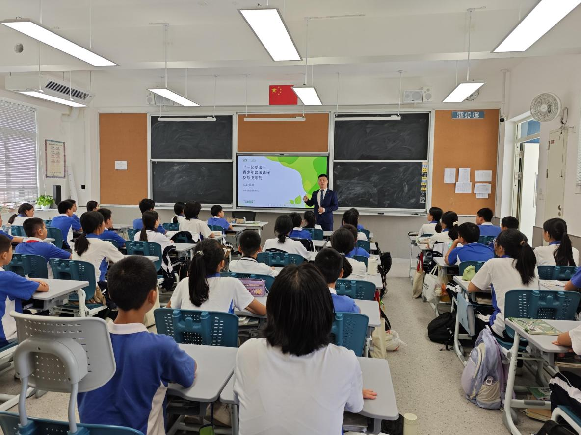 法治辅导员送法进校园.png