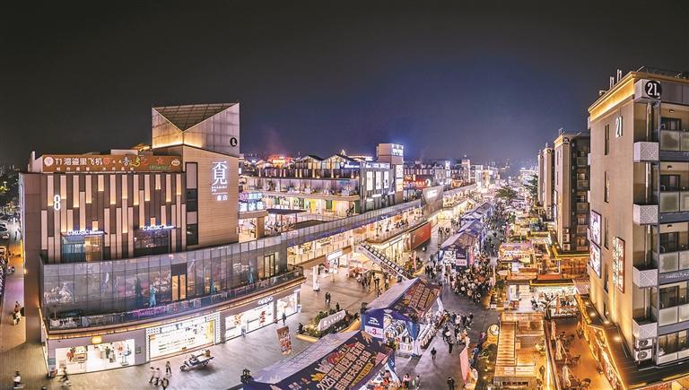 夜幕下的后浪新天地人流如织。.PNG