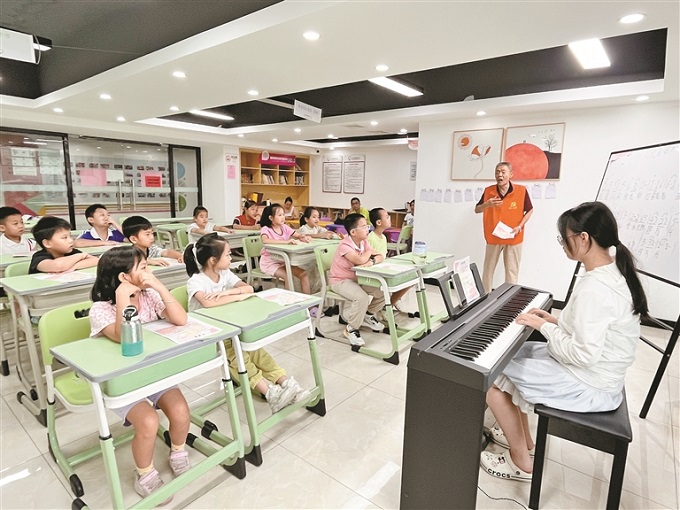 福城街道茜坑社区举行“银发带童声”青少年合唱活动.jpg