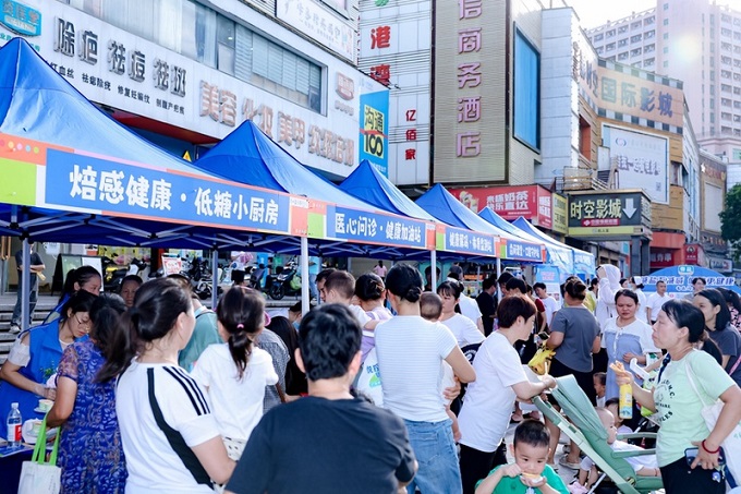 福城街道章阁社区：减盐控油有妙招！深圳这场健康游园会让五百街坊玩转“三减三健”1.jpg