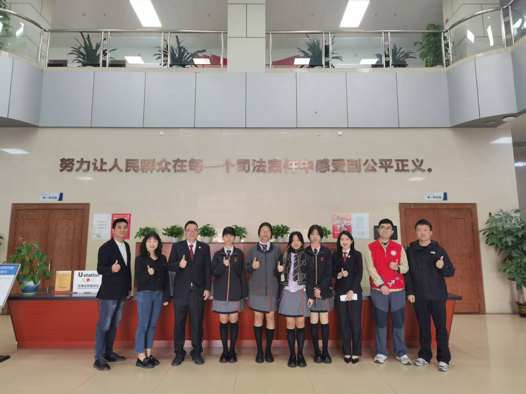 4、2024.3.9民治街道组织深圳香港培侨书院开元信义学生走进开元法庭感受法治精神共筑湾区未来.jpg