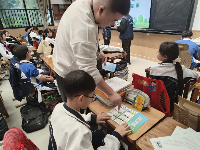 福城街道禁毒宣传进校园，为行知学子送上寒假前“安全课”4.webp.png