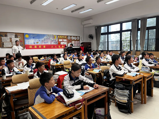 福城街道禁毒宣传进校园，为行知学子送上寒假前“安全课”.webp.png