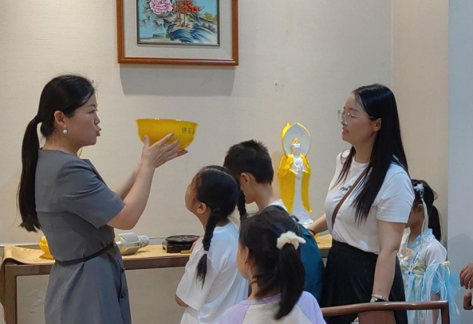 福城街道茜坑社区开展“探企研学&middot;筑梦未来”首场公益探企法治研学活动.png