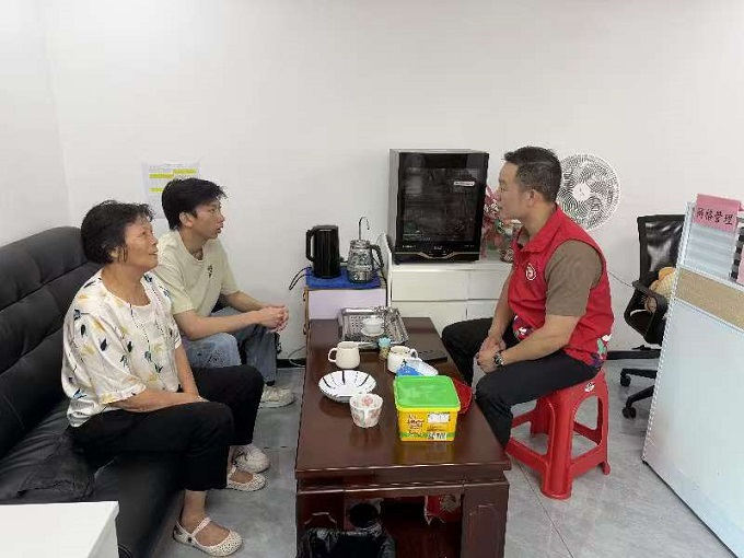 福城街道丹湖社区暖心开展征兵咨询服务，助力青年踊跃参军.jpg