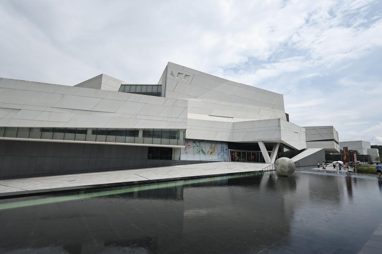 Readers explore new Longhua Library on opening day,longhua,longhua district,Longhua Government Online